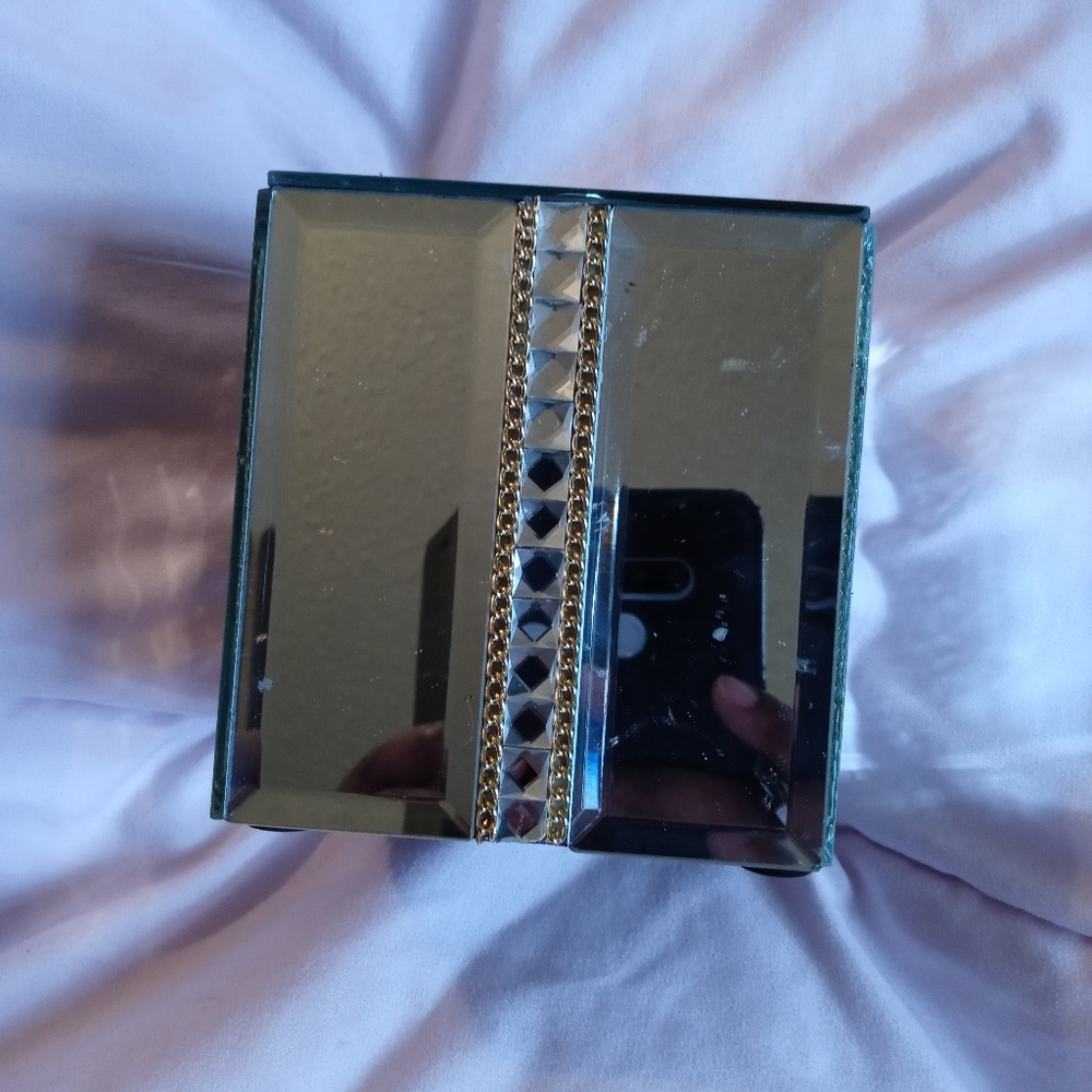 Jewelry box